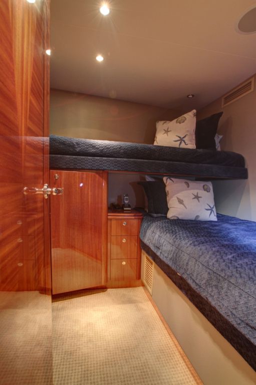 Yacht ISLAND COWBOY -  Twin Cabin.jpg