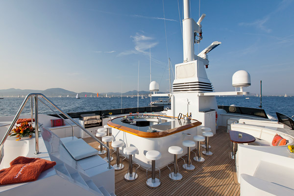 Yacht ISLANDER -  Sundeck Bar.jpg