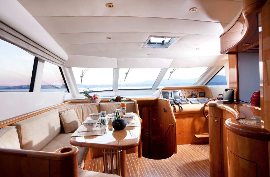 Yacht JINA 1 -  Dining.jpg