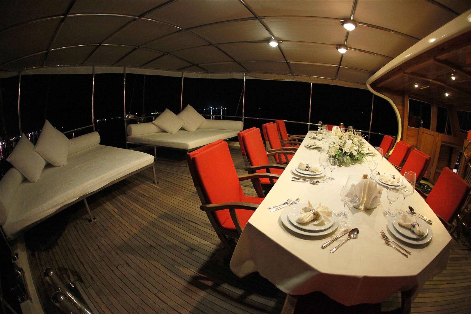 Yacht JUNIOR ORCUN -  Aft Deck.JPG