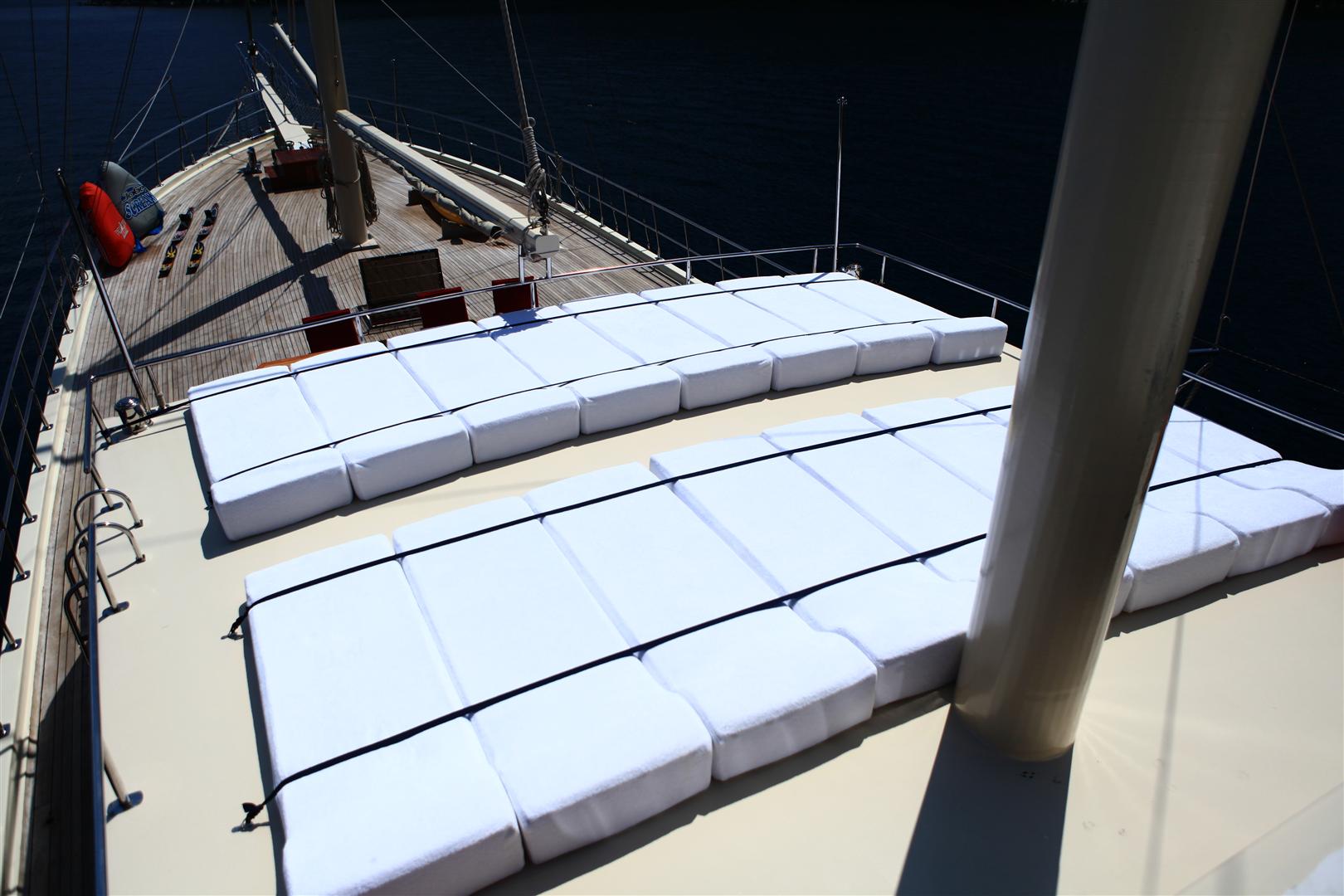 Yacht JUNIOR ORCUN -  Foredeck Sunpads.JPG