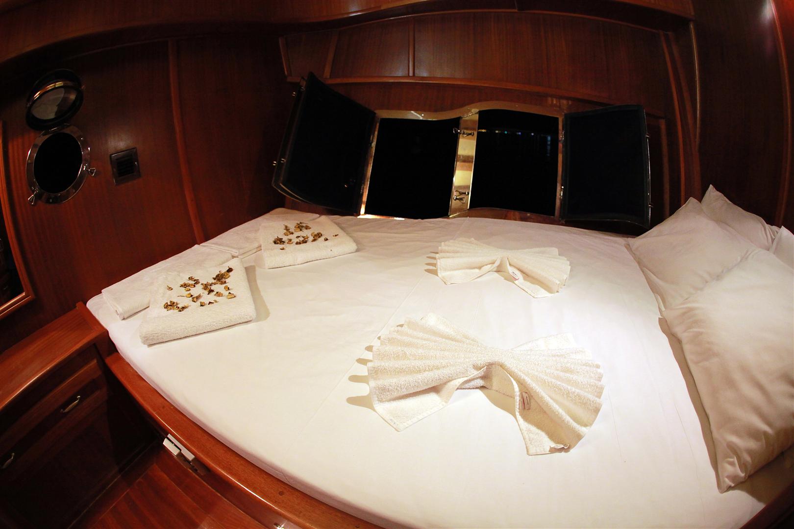 Yacht JUNIOR ORCUN -  Guest Cabin 3.JPG