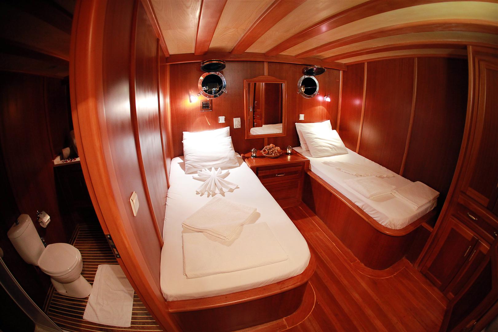 Yacht JUNIOR ORCUN -  Twin Cabin 2.JPG