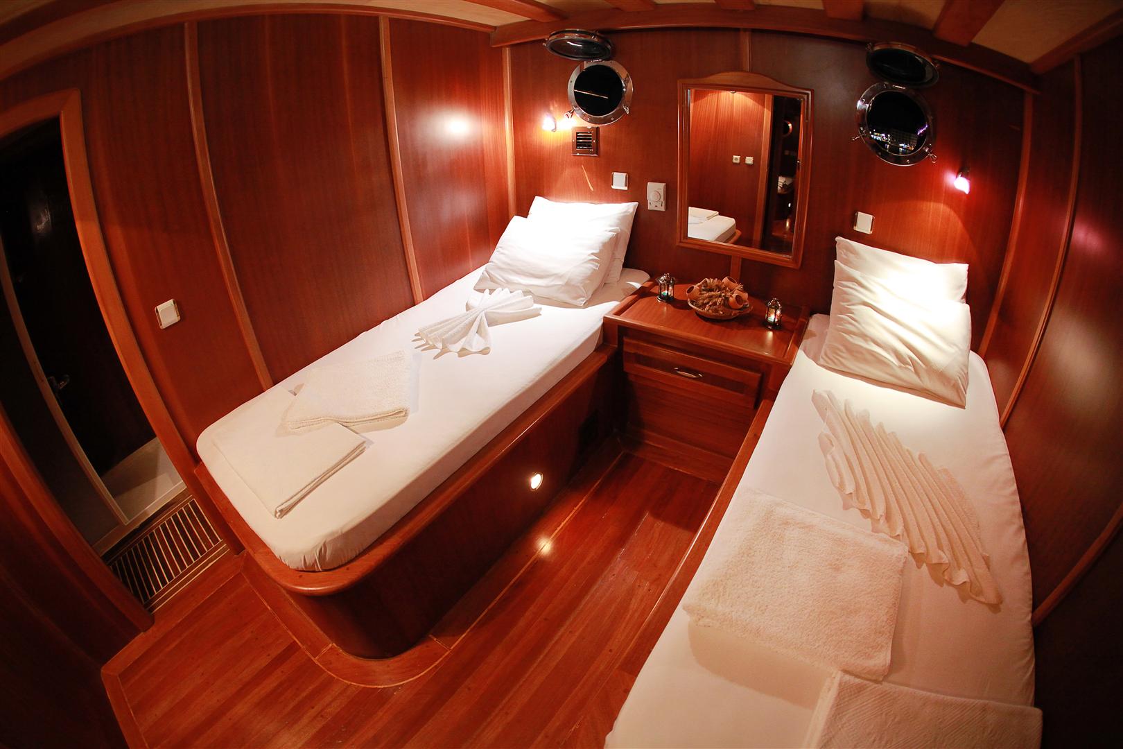 Yacht JUNIOR ORCUN -  Twin Cabin.JPG