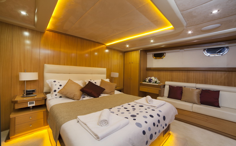 Yacht JUSTINIANO - 005.jpg