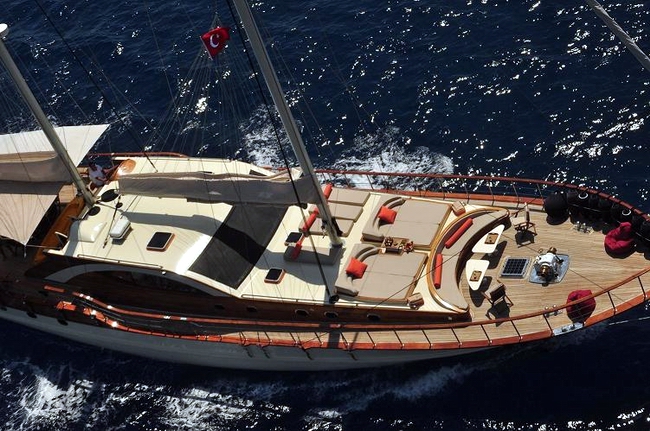 Yacht JUSTINIANO - 010.jpg