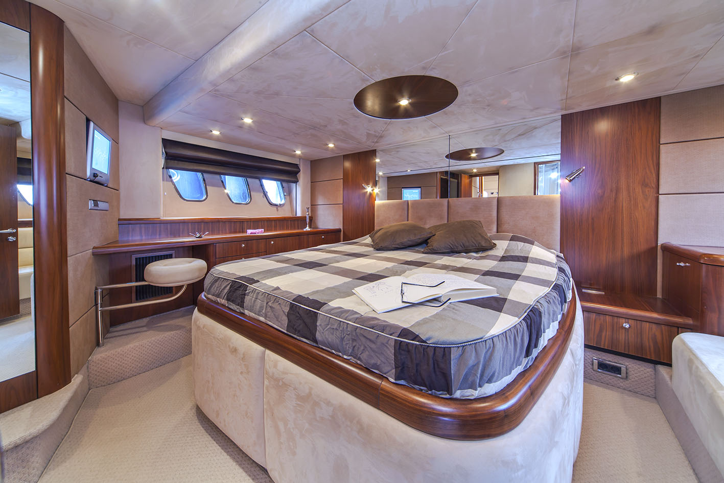 Yacht KATARINA III -  VIP Cabin.jpg