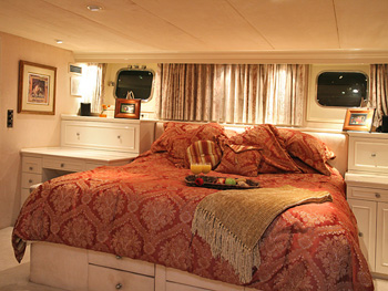 Yacht KAYANA -  Master Cabin.jpg