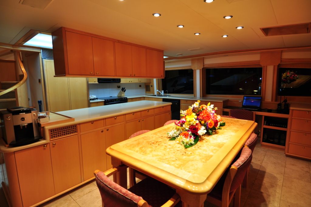 Yacht LADY DIANE II -  Country Kitchen.jpg