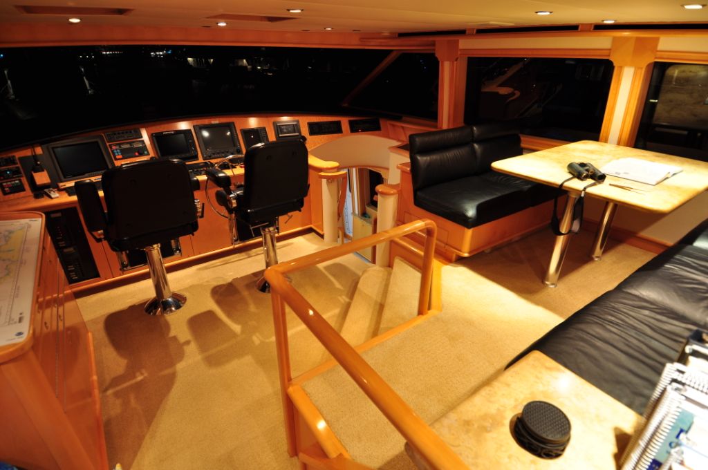 Yacht LADY DIANE II -  Wheelhouse.jpg