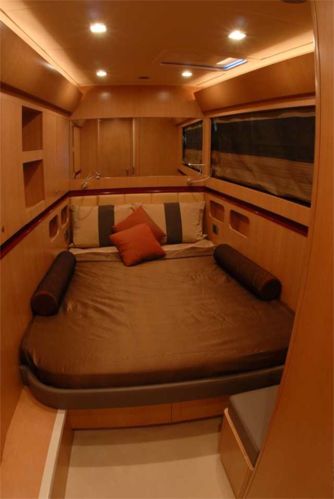 Yacht LEGEND AND SOUL -  Guest Cabin 2.jpg