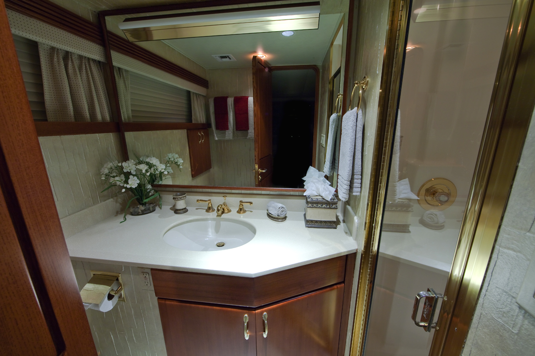 Yacht LOOSE ENDS -  Double Bathroom.jpg