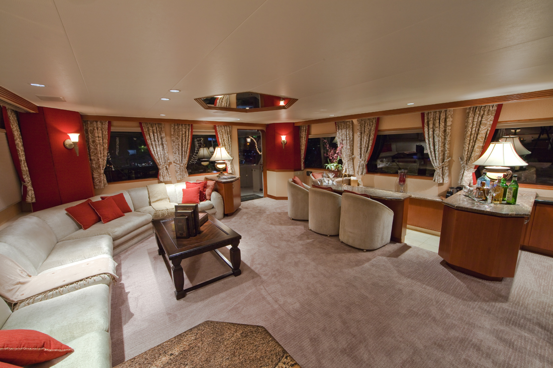 Yacht LOOSE ENDS -  Main Salon.jpg