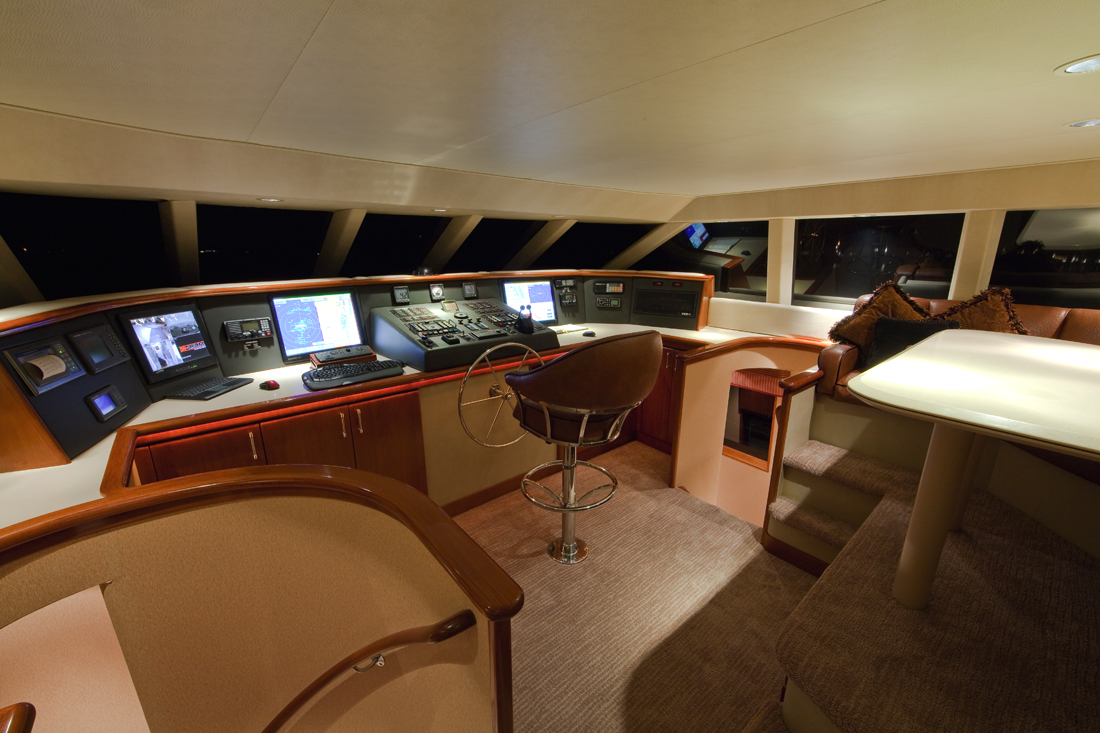 Yacht LOOSE ENDS -  Pilothouse.jpg