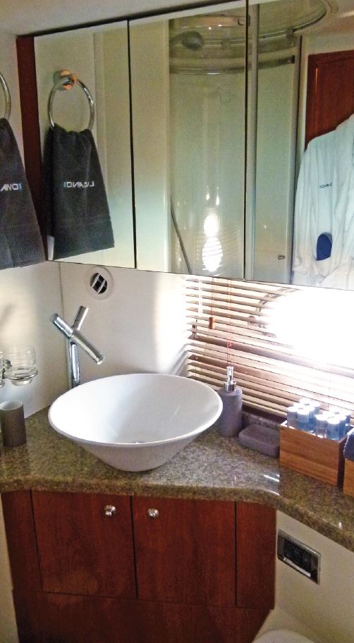 Yacht LUCIANO - Ensuite.jpg