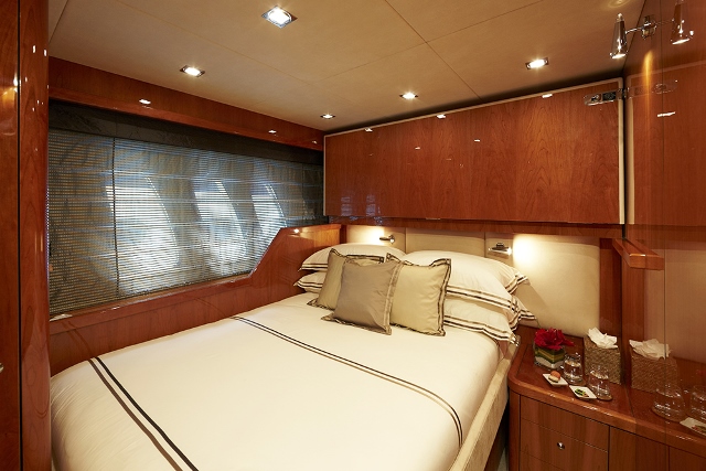 Yacht Live the Moment - Guest double 2.jpg