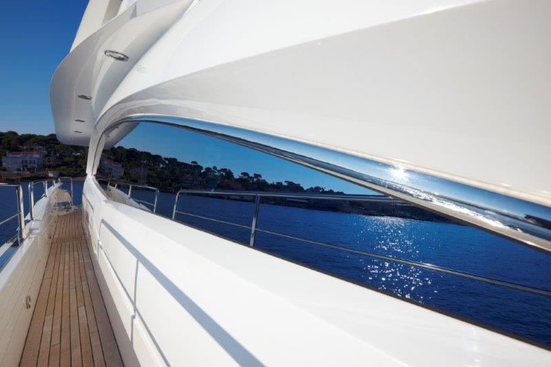Yacht Live the Moment - Side deck.jpg