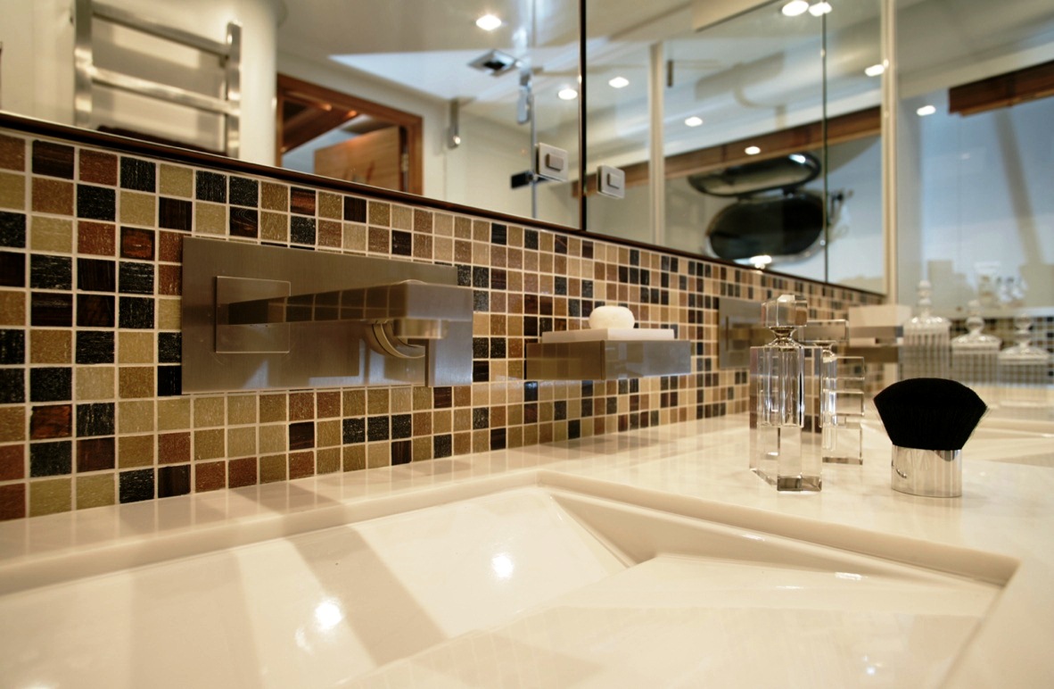 Yacht MAYAMA -  Ensuite Detail.jpg