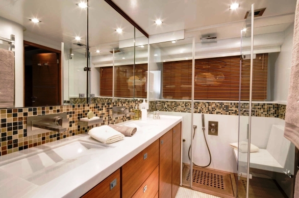 Yacht MAYAMA -  Master Ensuite.jpg