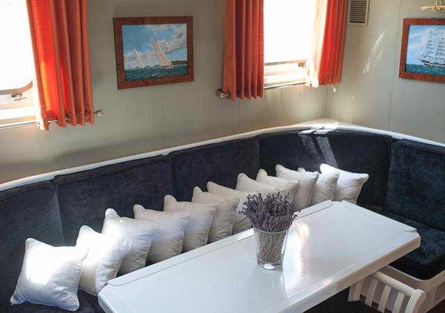 Yacht MEPHISTO -  Master Cabin Seating.jpg