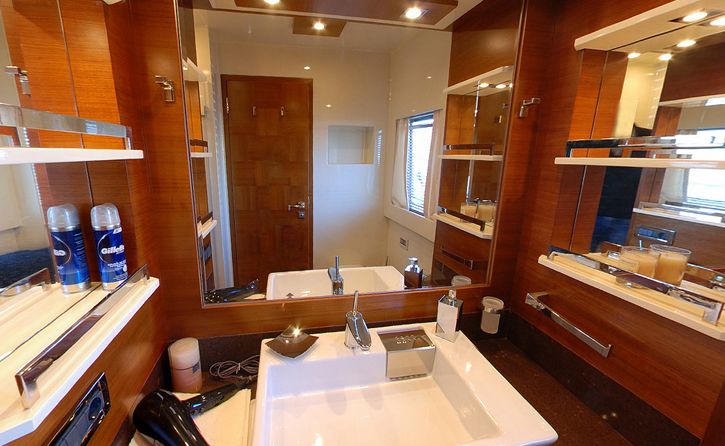 Yacht MERVE - Ensuite 3.jpg