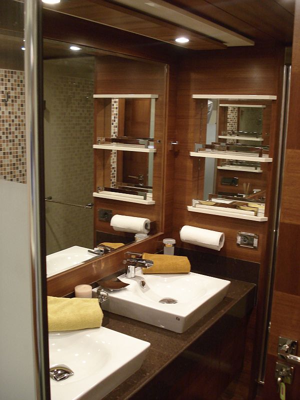 Yacht MERVE - Ensuite.jpg