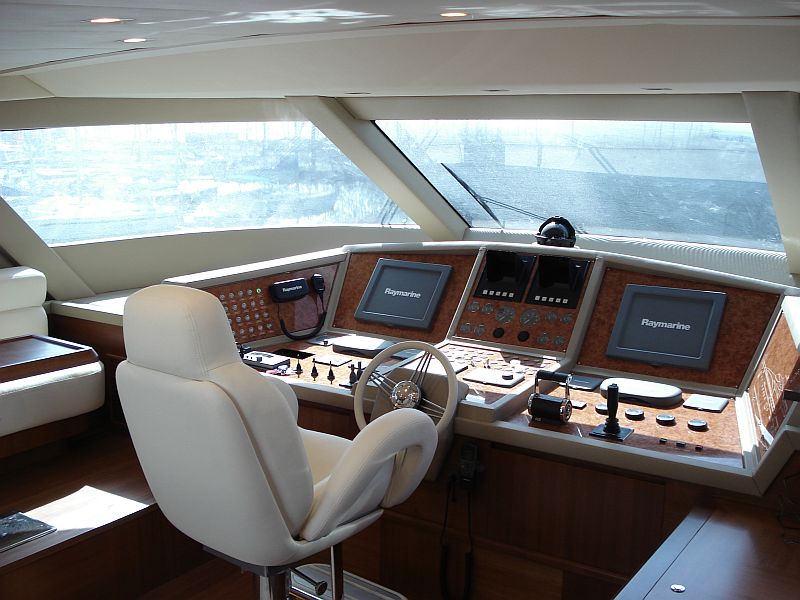 Yacht MERVE - Helm.jpg
