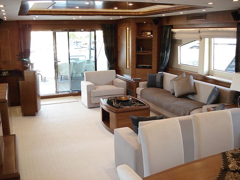 Yacht MERVE - Salon looking Aft.jpg