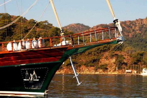Yacht MIKADO -  Bow.jpg