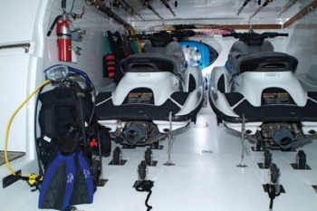 Yacht MIRACLE - Toy Garage.jpg