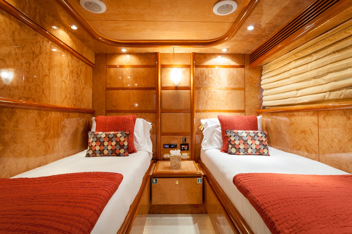 Yacht MIRACLE - Twin Cabin.jpg