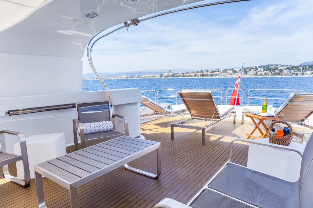 Yacht MOONDANCE - Sundeck 2.jpg