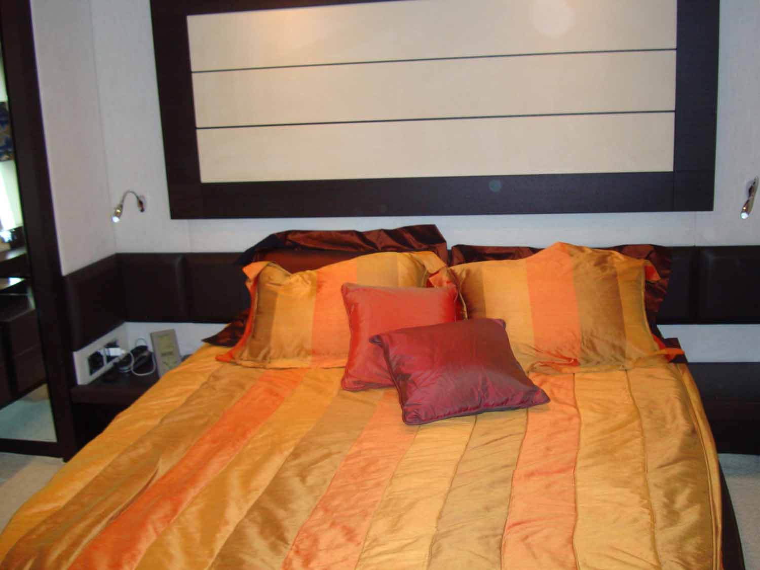 Yacht MR LOUIS -  Master Cabin 2.jpg