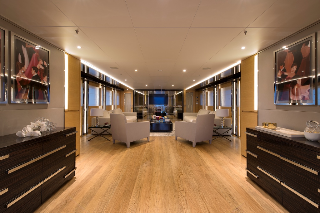 Yacht MY DARLINGS - Entrance.jpg