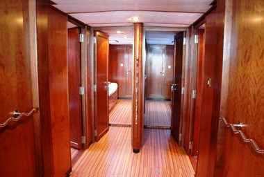 Yacht NIKOLAS -  Hallway.jpg