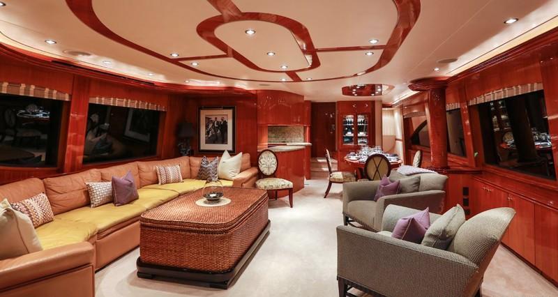 Yacht NO COMPLAINTS - Salon.jpg
