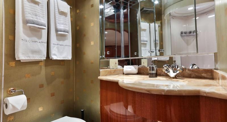 Yacht NO COMPLAINTS - VIP Ensuite.jpg