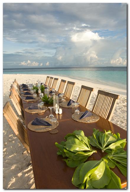 Yacht OCEAN DIVINE -  Beach Dining.jpg