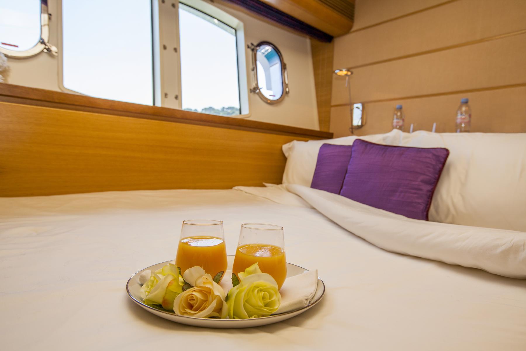 Yacht PERPETUAL -  Guest Cabin.jpg