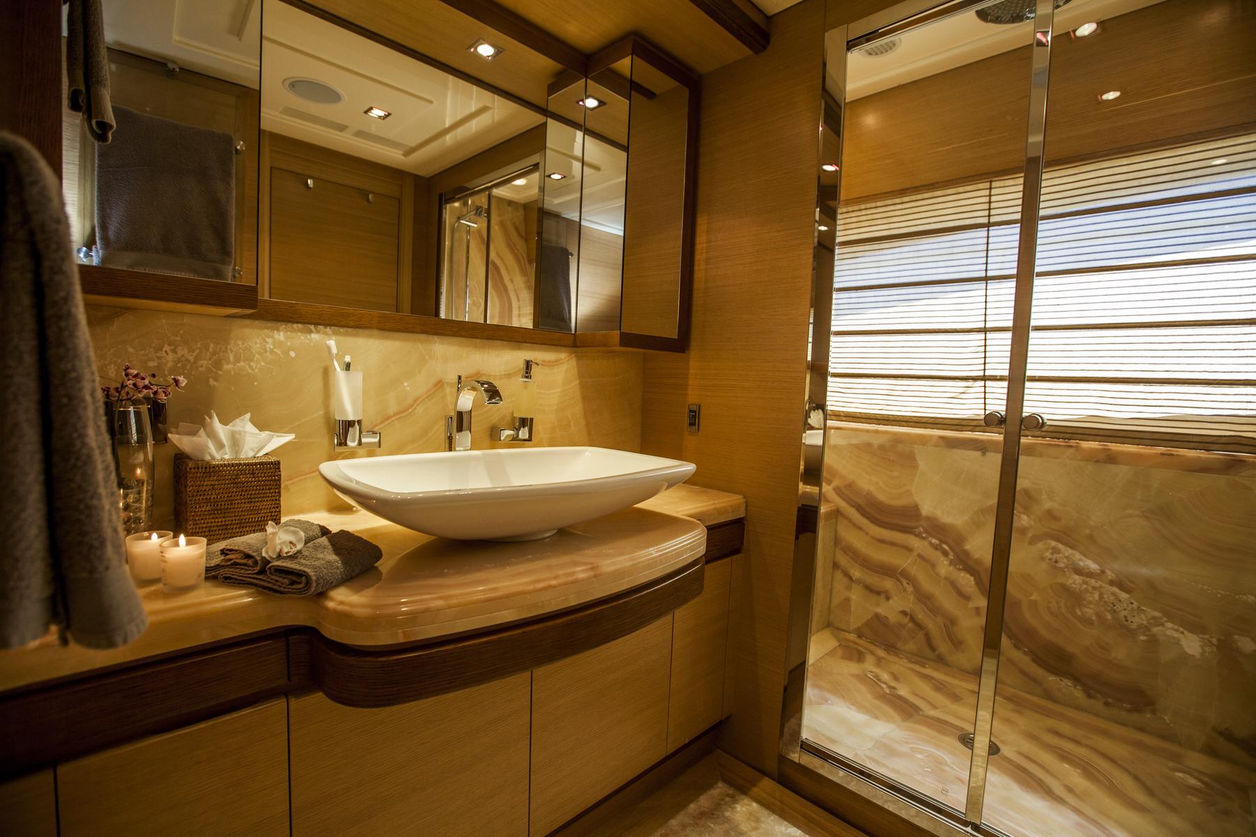 Yacht PERPETUAL -  Master Ensuite.jpg