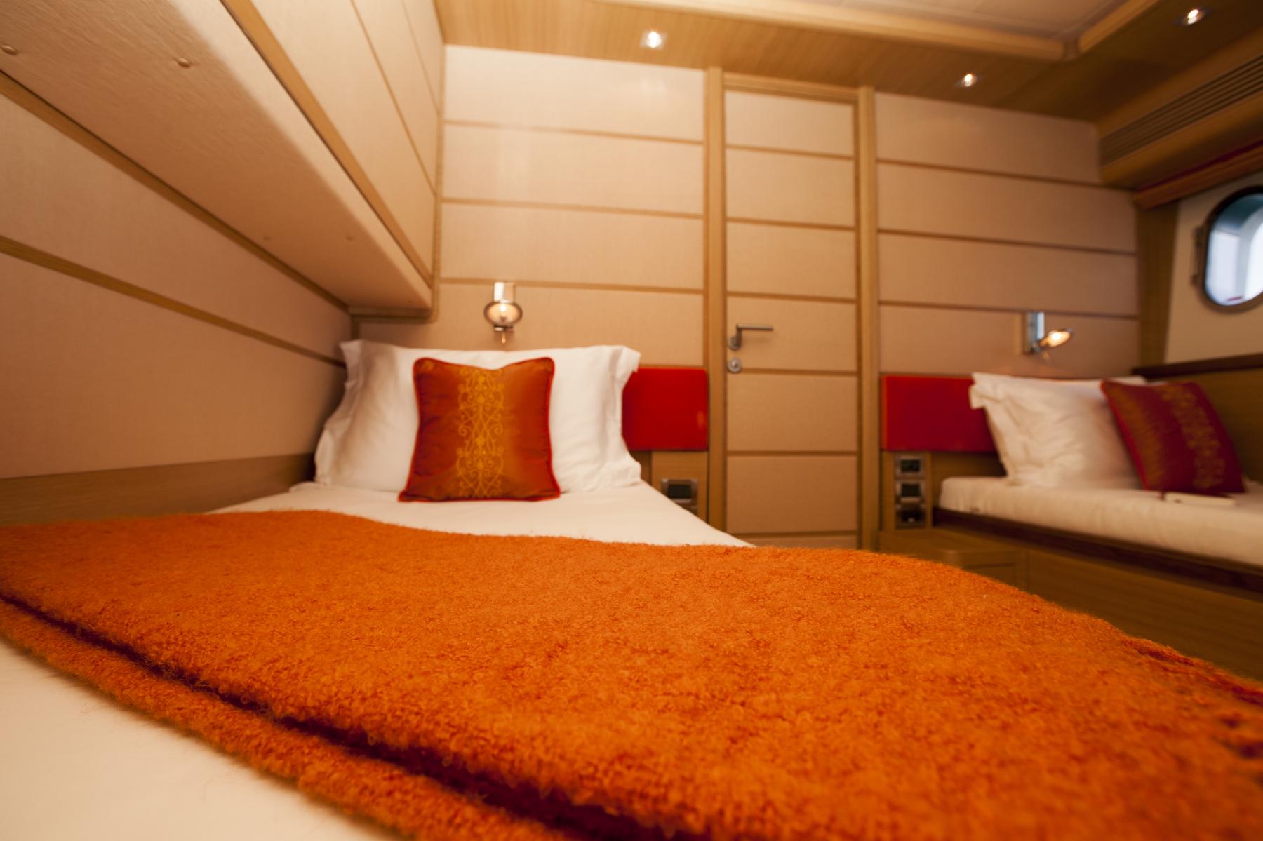 Yacht PERPETUAL -  Twin Cabin 2.jpg