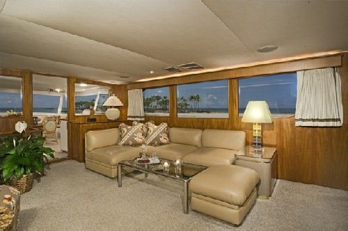 Yacht PYEWACKET - Salon.jpg