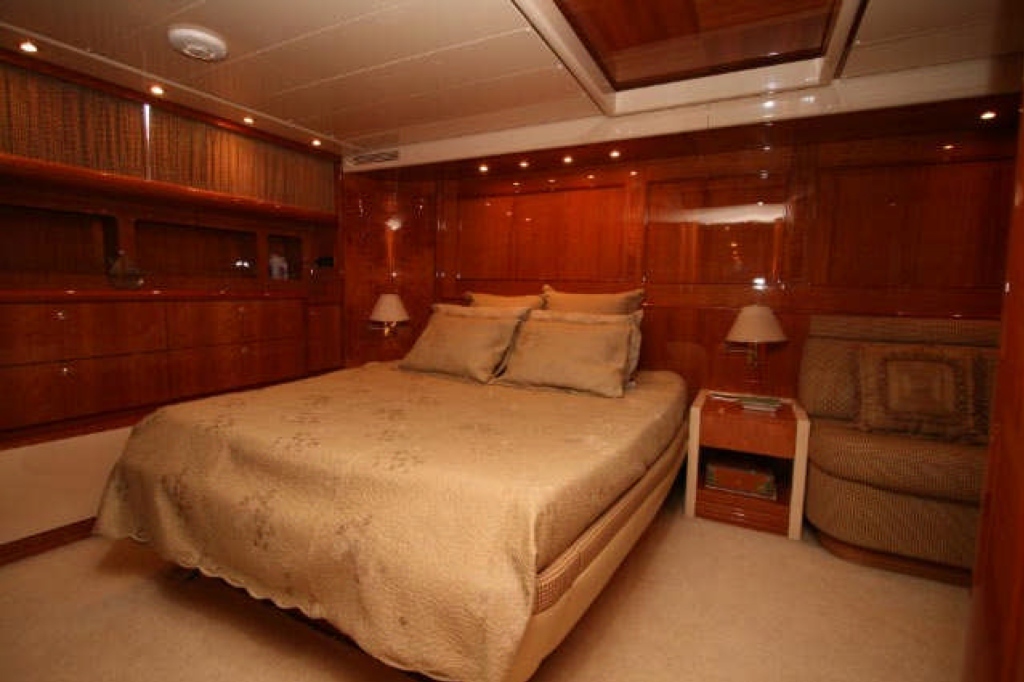 Yacht QUEEN SOUTH III -  Master Cabin.jpg