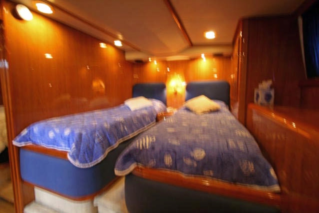 Yacht QUEEN SOUTH III -  Twin Cabin.jpg
