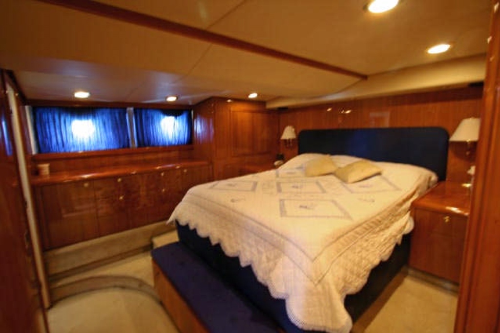 Yacht QUEEN SOUTH III -  VIP Cabin.jpg