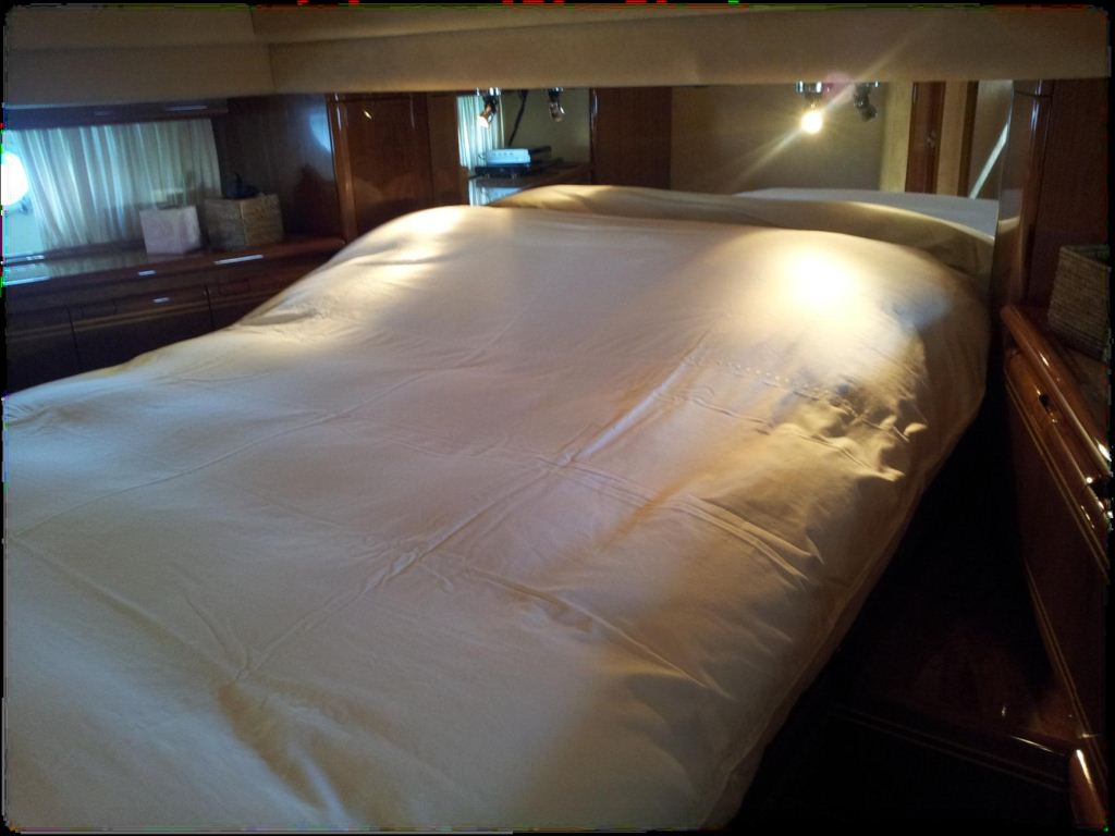 Yacht R MANY -  VIP Cabin.jpg