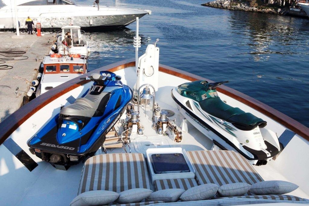 Yacht S & U -  Bow.jpg