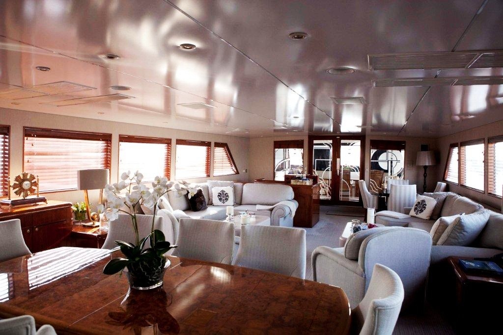Yacht S & U -  Salon.jpg