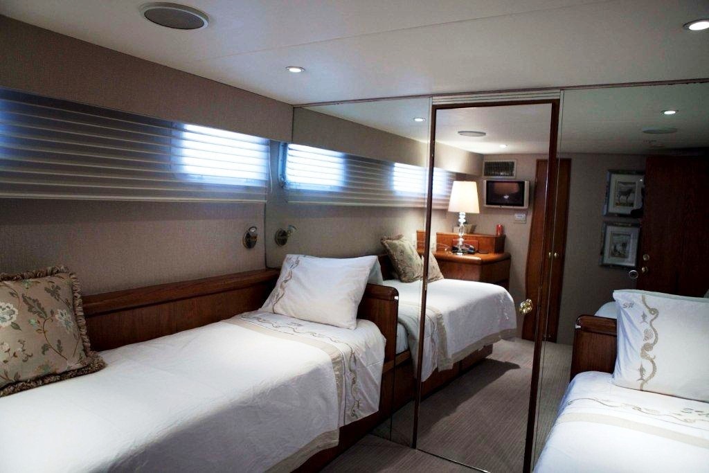 Yacht S & U -  Twin Cabin.jpg