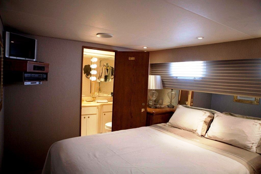 Yacht S & U -  VIP Cabin.jpg